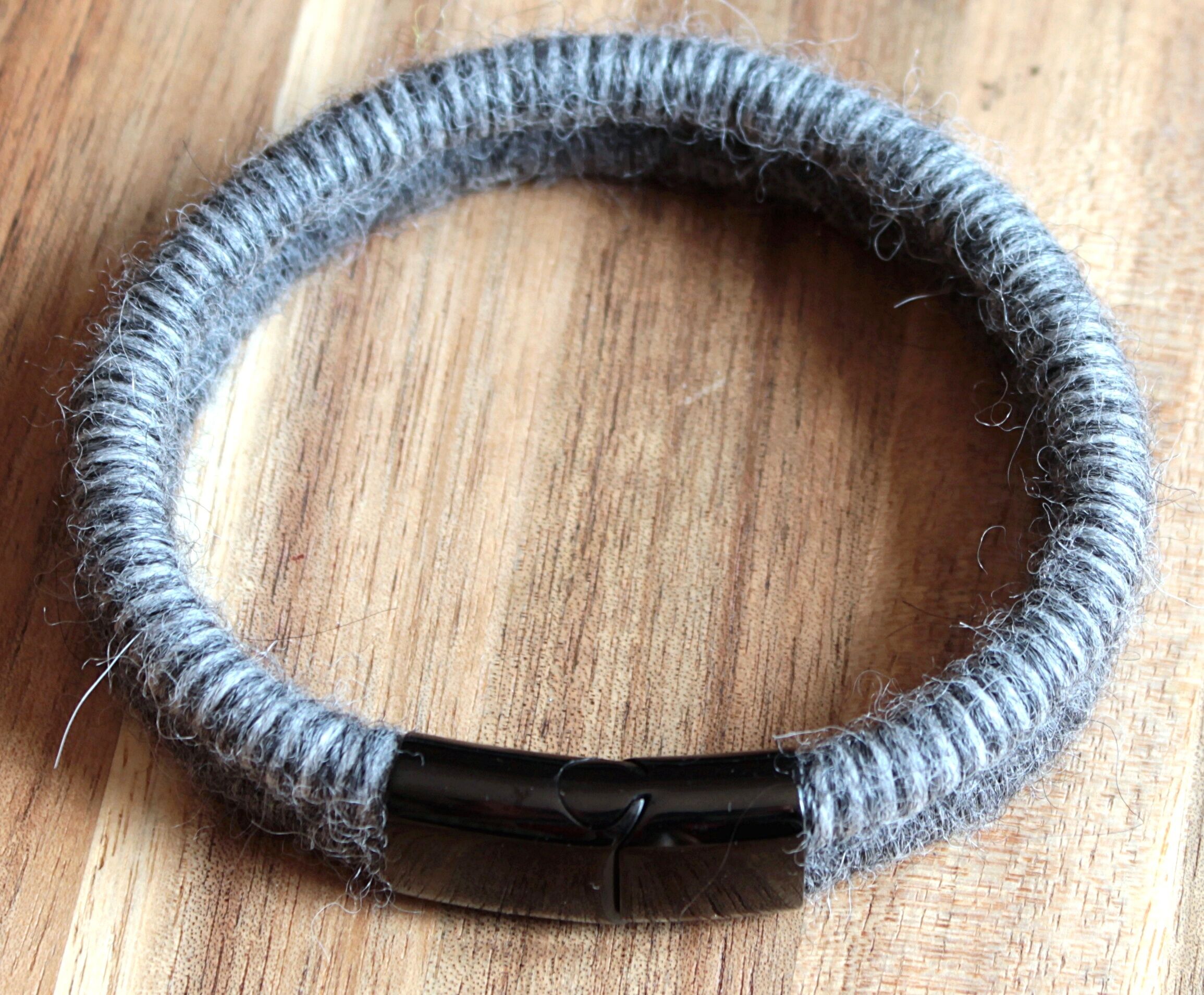 Personalised VOGLOD men's alpaca bracelet - Image 5