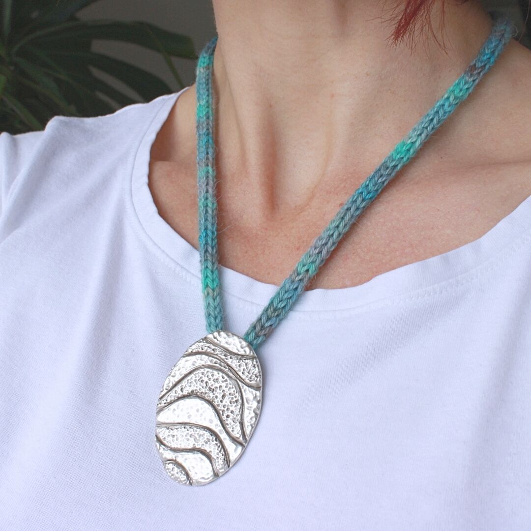 Knitted_necklace_dyed_baby_alpaca_alpacappella