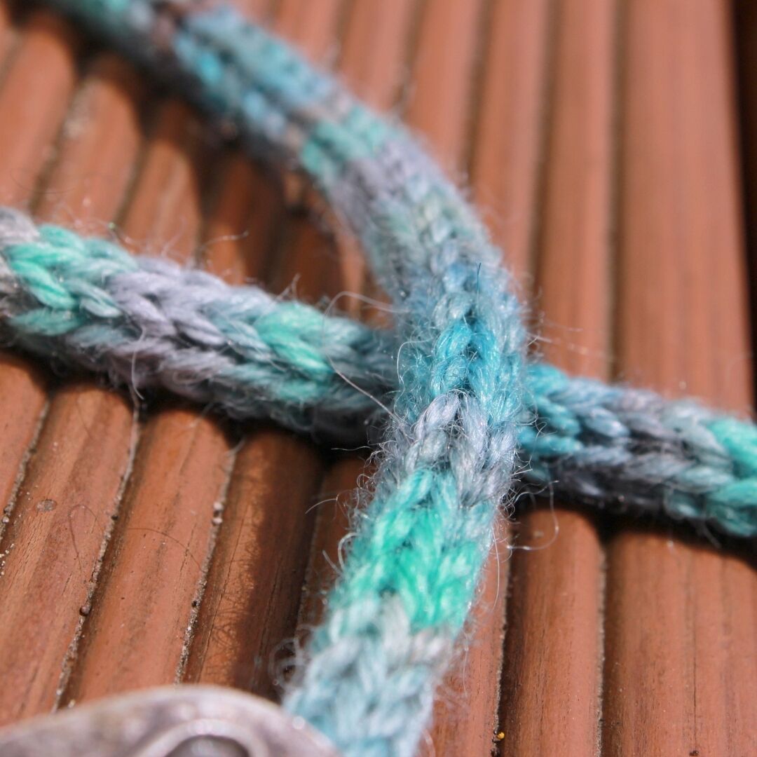 Knitted_necklace_dyed_baby_alpaca_alpacappella