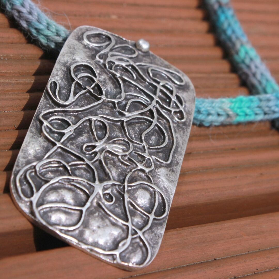 Knitted_necklace_dyed_baby_alpaca_alpacappella