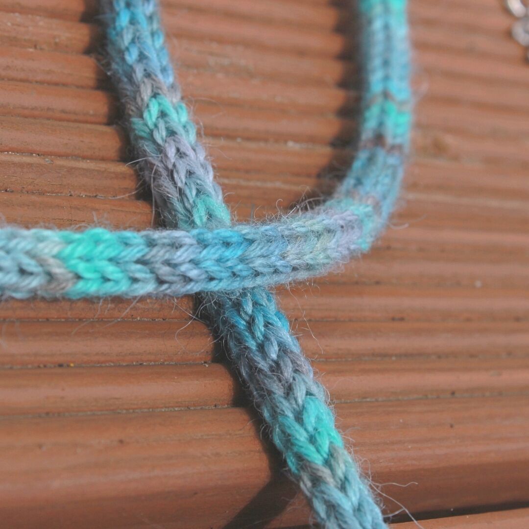 Knitted_necklace_dyed_baby_alpaca_alpacappella